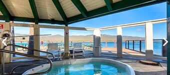 WINTER PARADISE -Lakefront resort, 10 min to skiing, pool, game room, gym