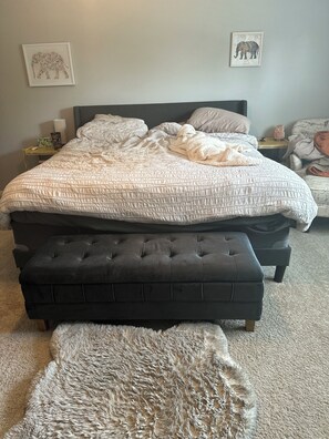 5 bedrooms, desk, iron/ironing board, free WiFi