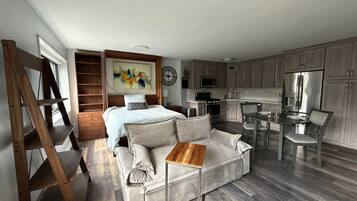 办公桌、熨斗/熨衣板、WiFi、床单