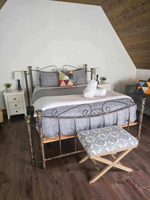 3 habitaciones, escritorio, wifi gratis y ropa de cama 