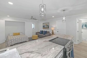 Lit parapluie, Wi-Fi, draps fournis