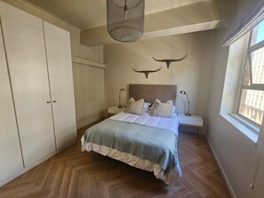1 室  のベッドルーム、アイロン / アイロン台、WiFi、ベッドシーツ