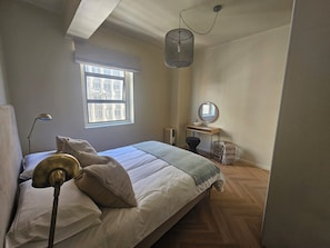 1 habitación, tabla de planchar con plancha, wifi y ropa de cama 