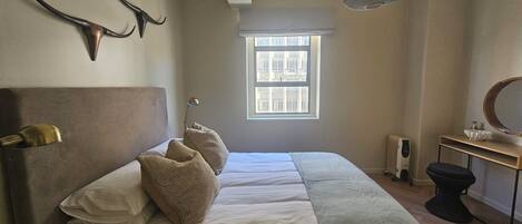 1 slaapkamer, een strijkplank/strijkijzer, wifi, beddengoed