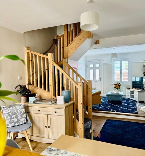 Stunning 3 bedroom house five minutes walk to town Centre with private parking.