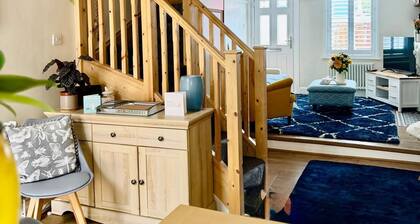 Stunning 3 bedroom house five minutes walk to town Centre with private parking.