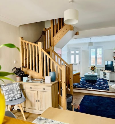 Stunning 3 bedroom house five minutes walk to town Centre with private parking.