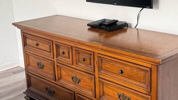 3 Schlafzimmer, Reisekinderbett, kostenloses WLAN, Bettwäsche