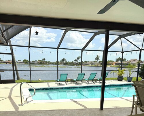 Southern Exposure,warm pool,kayaks,Near Sanibel,Matlacha, Ft Myers Beach, stores