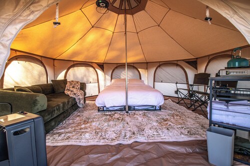 Rustic glamping hideaway—Animas River views, quiet woods, close to it all.