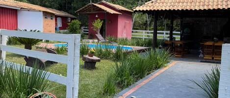 المنطقة المحيطة بالمنشأة