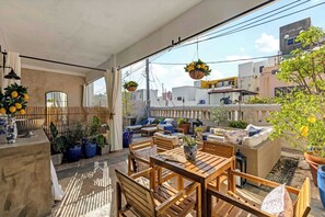 تناول الطعام بالخارج