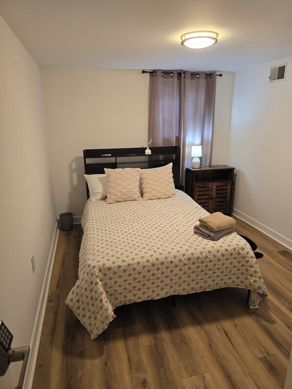 1 chambre, fer et planche à repasser, accès Internet, draps fournis