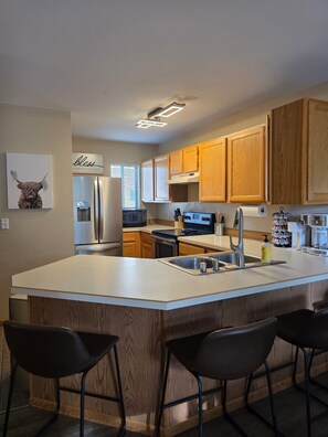 Fridge, microwave, oven, stovetop