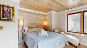 2 bedrooms, iron/ironing board, internet, bed sheets