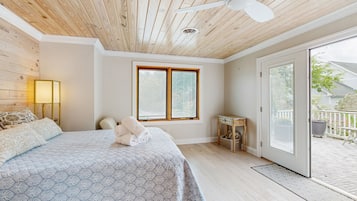 2 bedrooms, iron/ironing board, internet, bed sheets