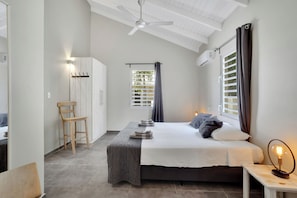 Apartment, 1 King Bed, Air conditioning | In-room safe, free WiFi