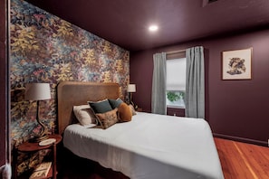 Travel crib, internet, bed sheets