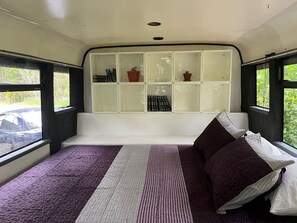 1 bedroom, bed sheets