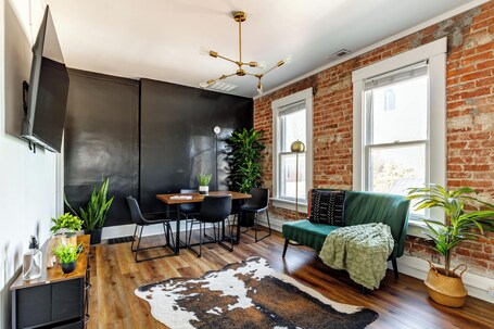 55-inch Smart TV with digital channels, Netflix, Hulu