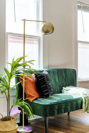 En 55-tommers smart-TV med digitale kanaler samt Netflix og Hulu