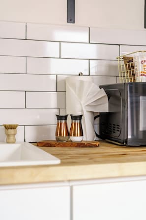 Jungle Beat | Private kitchen - Jungle House Historic Lofts – German Village (Columbus)