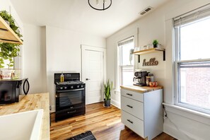 Family House, 4 Bedrooms, Non Smoking, Pets allowed | Private kitchen