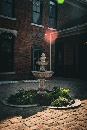 Exterior detail - The Lanning House: 3-bedroom house in fabulous downtown Salem with AC (Salem)