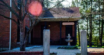 The Lanning House: 3-bedroom house in fabulous downtown Salem with AC