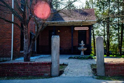 The Lanning House: 3-bedroom house in fabulous downtown Salem with AC