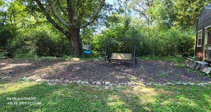 Lovely apartment with AC in charming calhoun Ga
5 miles from I75 and Bucees.