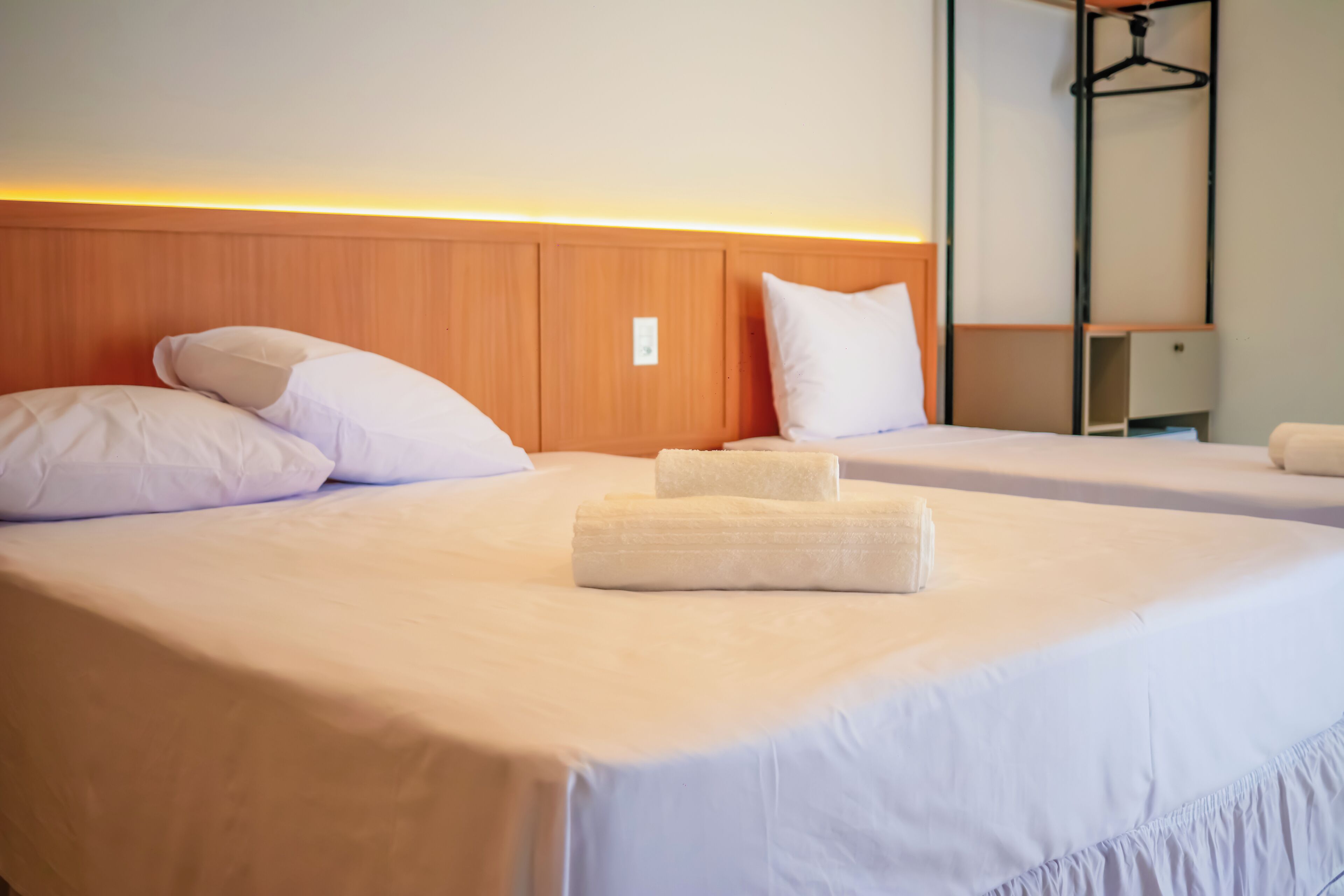 スタンダード トリプルルーム ベッド (複数台) 車いす対応 | WiFi (無料)、ベッドシーツ