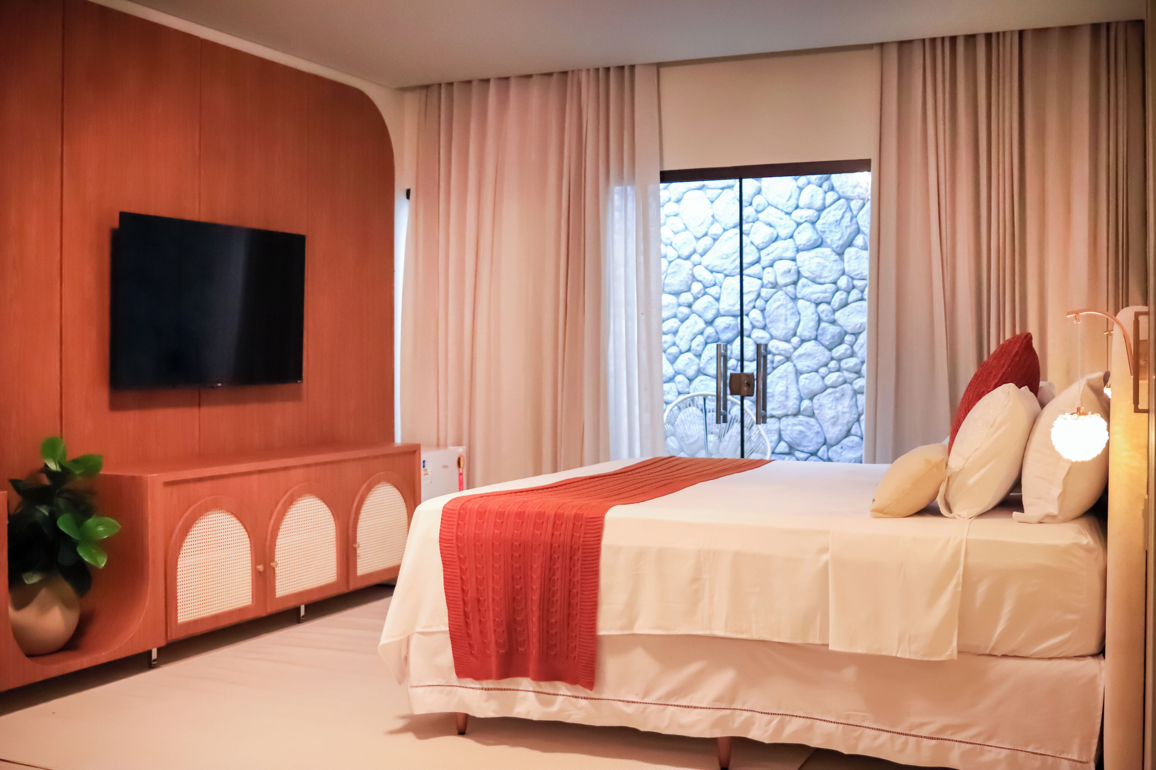 Kahden hengen deluxe-huone, 1 suuri parisänky | Ilmainen Wi-Fi, vuodevaatteet