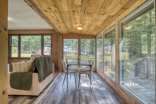 Charming Green Cabin with Dock, Kayaks, Round Lake Access, Minutes to Ludington