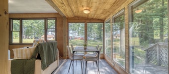 Charming Green Cabin with Dock, Kayaks, Round Lake Access, Minutes to Ludington