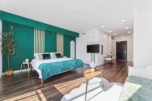 1 habitación, tabla de planchar con plancha, wifi gratis y ropa de cama