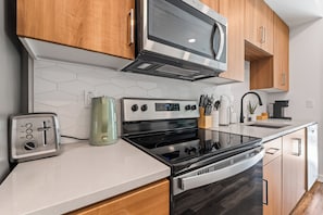 Refrigerador, microondas, horno, placa de cocina