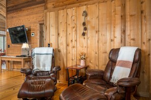 Interior - Vista Cabin Getaway – Perfect Views + Dog Friendly (Blue Ridge)