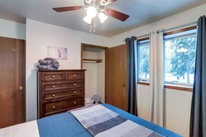 3 quartos, ferros/tábuas de passar roupa, Wi-Fi, roupa de cama