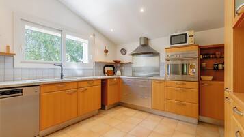 Réfrigérateur, micro-ondes, four, lave-vaisselle