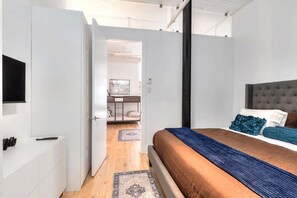 2 bedrooms, iron/ironing board, free WiFi, bed sheets - Luxury 2BR in Old Port–Historic Charm & Chic Stay (Montréal)
