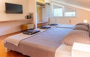4 bedrooms, iron/ironing board, travel cot, free WiFi
