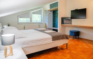 4 chambres, fer et planche à repasser, lit parapluie, Wi-Fi gratuit