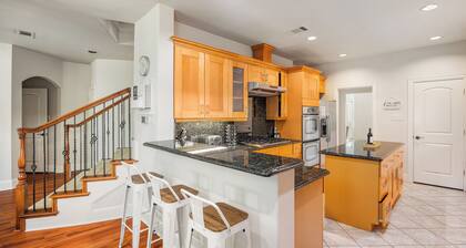 Sprawling 7 Bedroom Home w/ Gamerooms