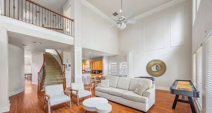 Sprawling 7 Bedroom Home w/ Gamerooms