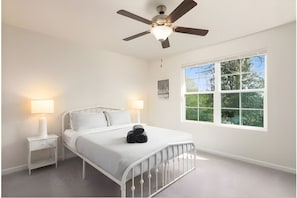 4 bedrooms, internet, bed sheets - Southern Gem, Game Rm, Fire Pit, Near Coliseum (Greensboro)