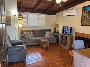 Smart TV, fireplace, DVD player, books - 2 Bedroom Home on 10.5 Acre Guest Ranch with Full Kitchen! (Tucson)