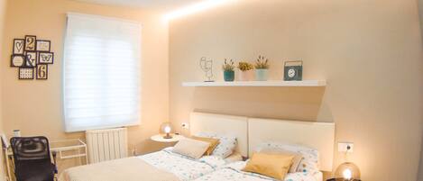 2 chambres, fer et planche à repasser, lit de bébé portatif, Wi-Fi