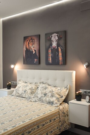 2 bedrooms, iron/ironing board, travel cot, WiFi