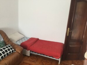 Bügeleisen/Bügelbrett, Reisekinderbett, WLAN, Bettwäsche